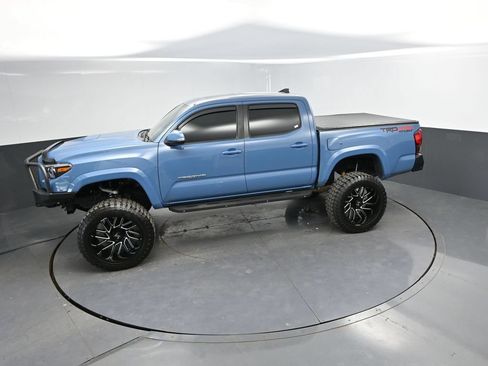 Used 2019 Toyota Tacoma TRD Sport AWD/4WD image 26