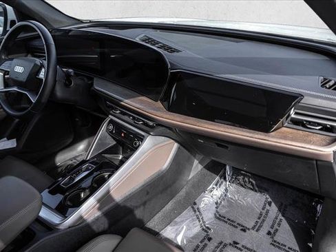 Certified 2025 Audi Q5 Premium Plus w/ Premium Plus image 25