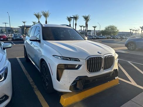 Used 2024 BMW X7 xDrive40i w/ M Sport Package AWD/4WD image 3