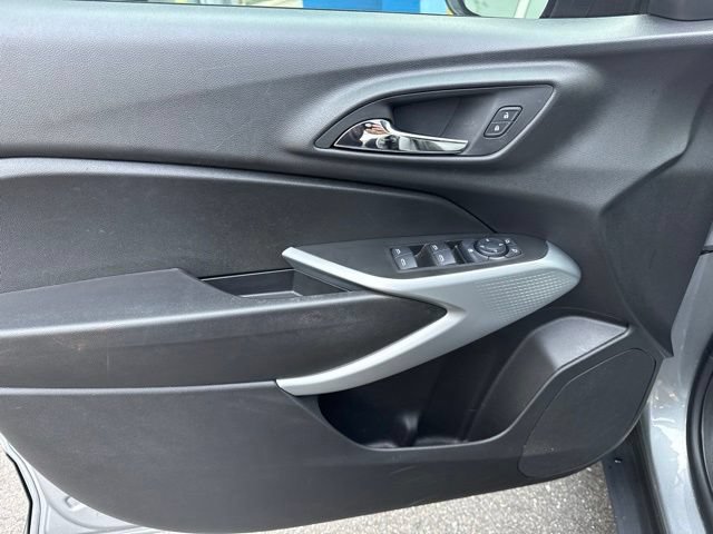 Used 2025 Chevrolet Trax LS w/ Driver Confidence Package FWD image 7