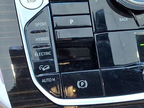 Certified 2026 BMW X5 xDrive50e w/ Premium Package image 30