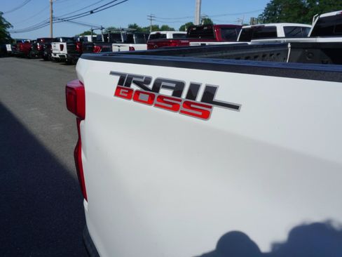 Used 2019 Chevrolet Silverado 1500 Custom Trail Boss w/ Custom Convenience Package AWD/4WD image 5
