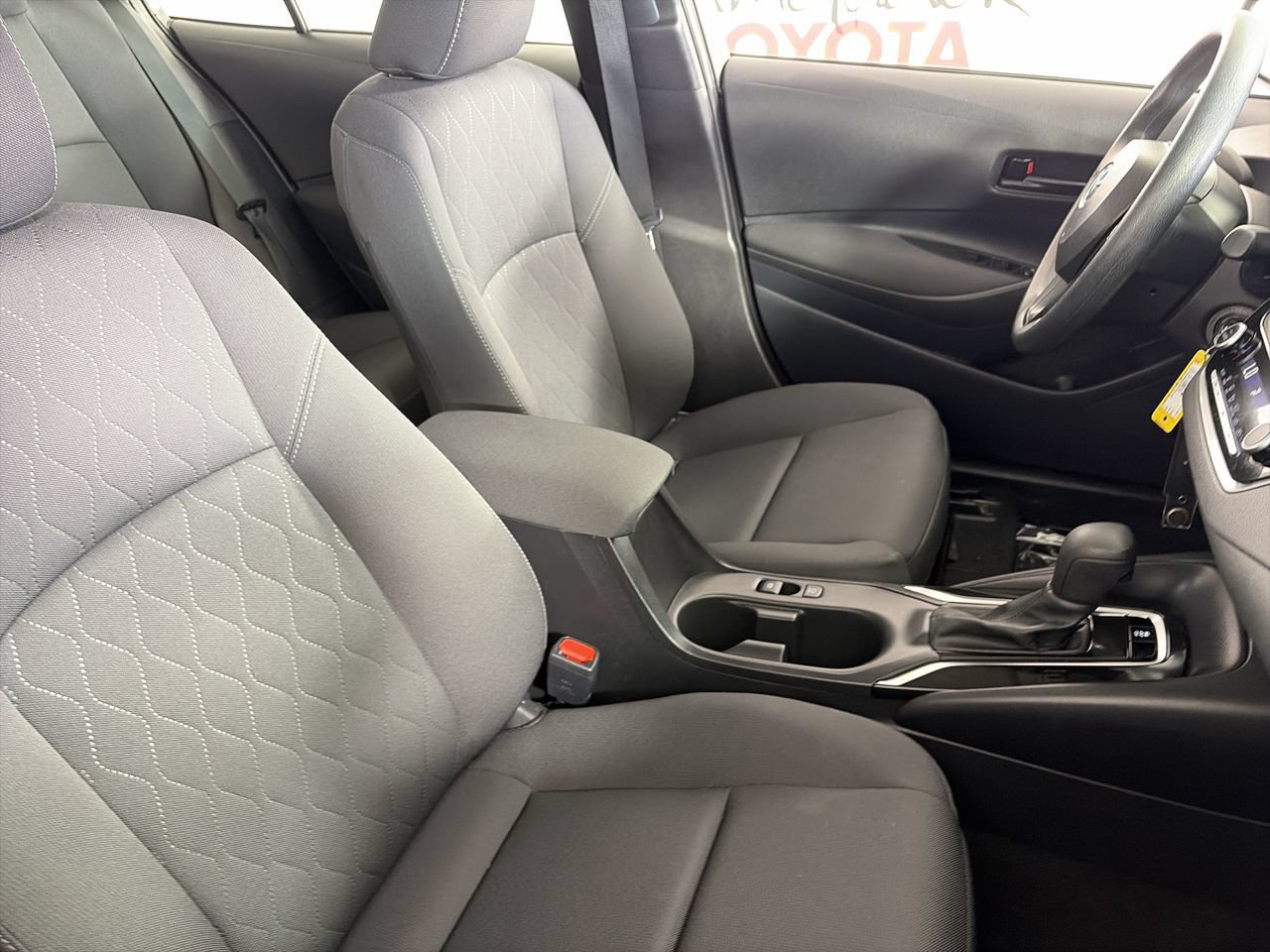 Used 2025 Toyota Corolla LE FWD image 24