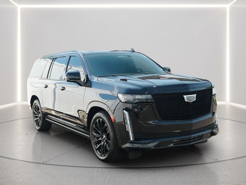 Used 2024 Cadillac Escalade ESV Sport w/ LPO, ONYX Package AWD/4WD image 11