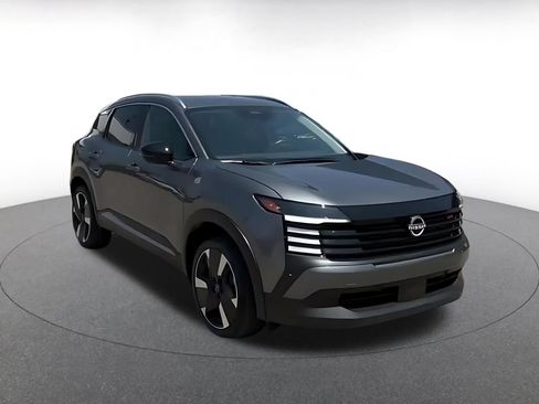Used 2026 Nissan Kicks SR AWD/4WD image 3