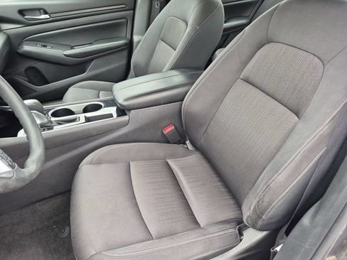 Used 2024 Nissan Altima 2.5 SV FWD image 15