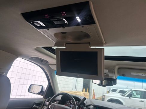 Used 2017 Chevrolet Suburban LT w/ Luxury Package image 31