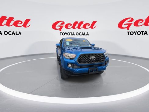 Used 2018 Toyota Tacoma TRD Sport w/ Technology Package image 3