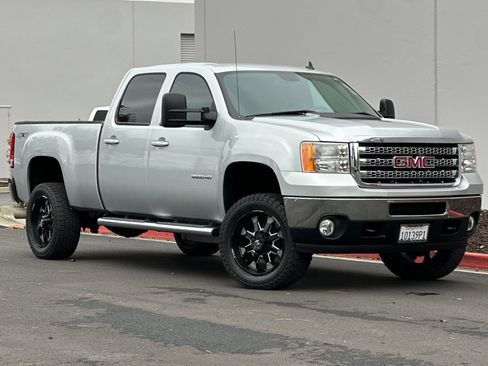 Used 2014 GMC Sierra 3500 SLT w/ SLT Convenience Package image 2