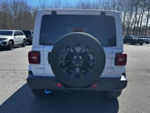 Used 2023 Jeep Wrangler Sahara w/ Cold Weather Group image 5