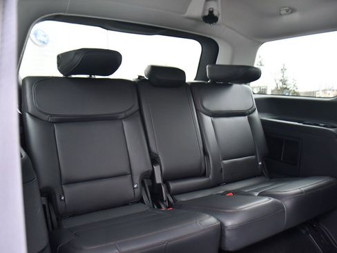 Used 2025 Ford Expedition Active image 19