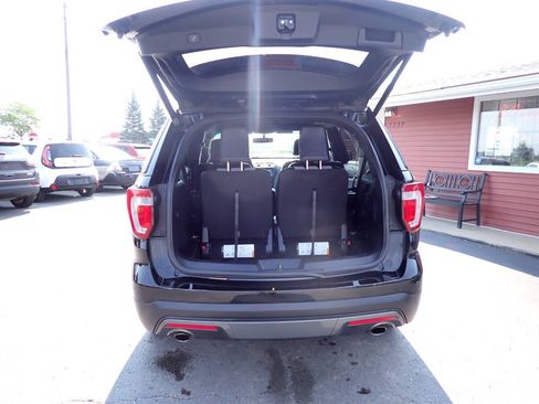 Used 2017 Ford Explorer XLT w/ Equipment Group 202A AWD/4WD image 5