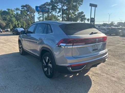 Used 2024 Volkswagen Atlas Cross Sport SE w/ Panoramic Sunroof Package AWD/4WD image 3
