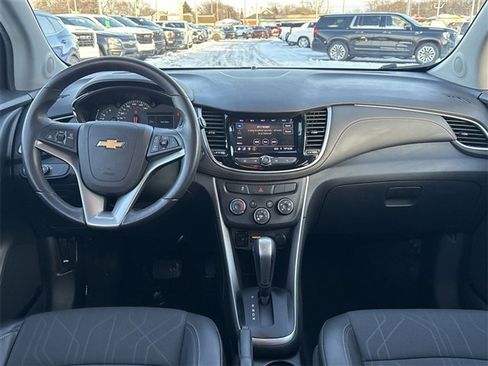 Used 2022 Chevrolet Trax LT w/ LT Convenience Package image 19