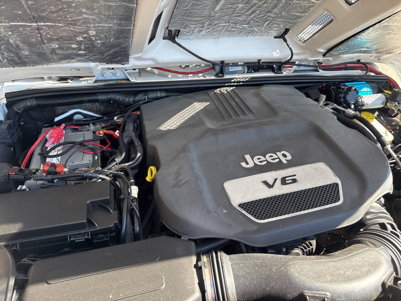 Used 2015 Jeep Wrangler Unlimited Rubicon w/ Connectivity Group AWD/4WD image 27