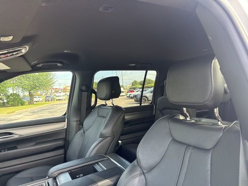 Used 2025 Jeep Wagoneer Series II AWD/4WD image 9
