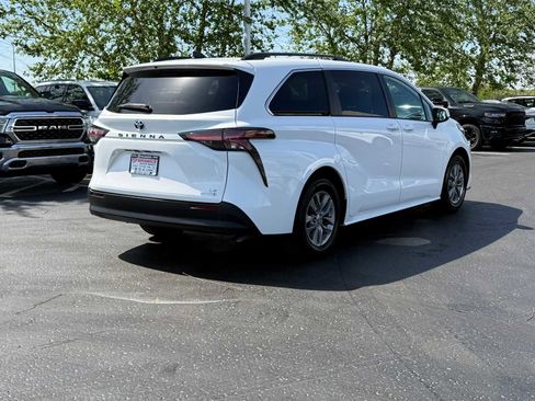 Certified 2022 Toyota Sienna LE FWD image 4