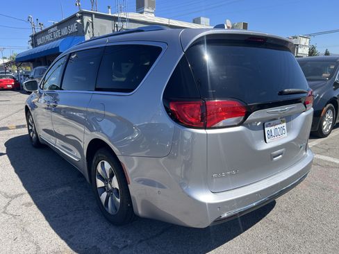 Used 2017 Chrysler Pacifica Platinum FWD image 15