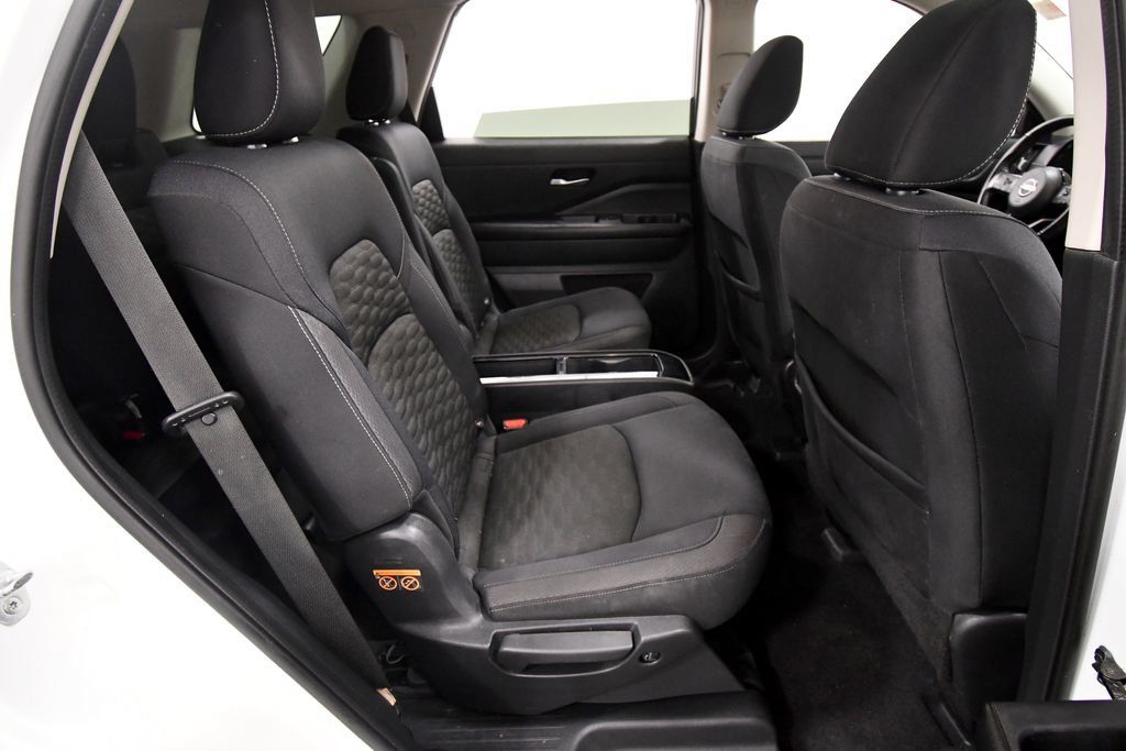 Used 2022 Nissan Pathfinder SV w/ SV Premium Package AWD/4WD image 18