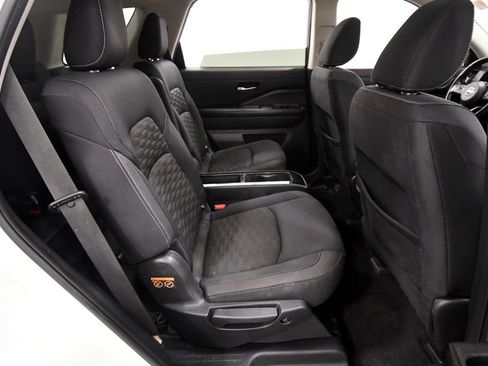 Used 2022 Nissan Pathfinder SV w/ SV Premium Package AWD/4WD image 18