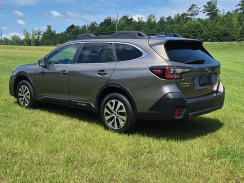 Used 2022 Subaru Outback Premium image 5