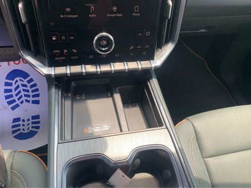 Used 2025 GMC Acadia AT4 AWD/4WD image 19