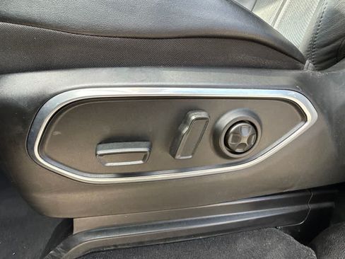 Used 2024 Jeep Wagoneer L Series II w/ Flexible Seating Group AWD/4WD image 16