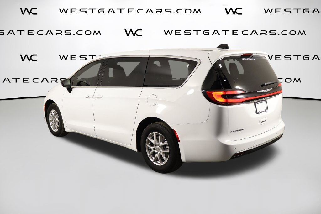 Used 2025 Chrysler Pacifica Select FWD image 46