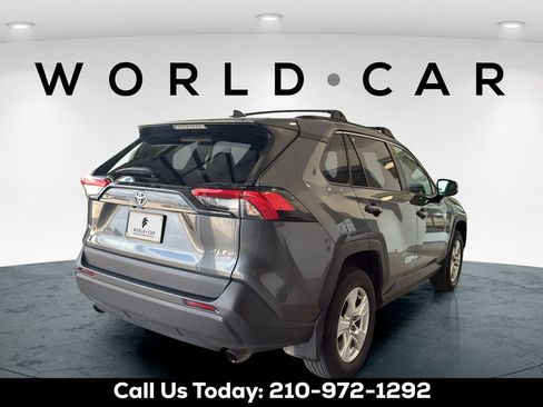 Used 2021 Toyota RAV4 XLE FWD image 17