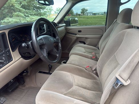 Used 2004 Chevrolet Silverado 2500 LS w/ Skid Plate Package AWD/4WD image 17