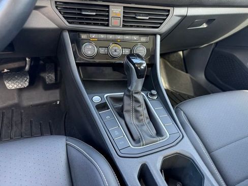 Used 2024 Volkswagen Jetta SE w/ Panoramic Sunroof Package image 20