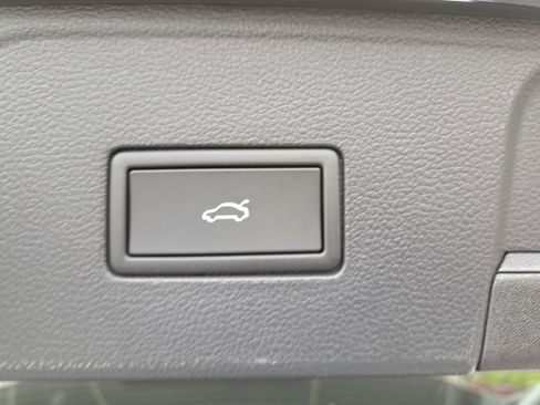 New 2026 Volkswagen Atlas SE image 14