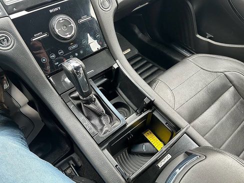 Used 2018 Ford Taurus SHO image 27