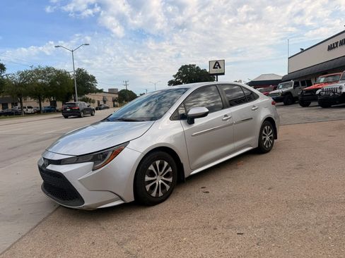 Used 2022 Toyota Corolla LE FWD image 1