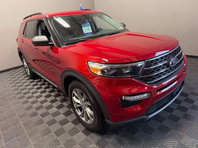Used 2023 Ford Explorer XLT w/ Equipment Group 202A AWD/4WD image 2