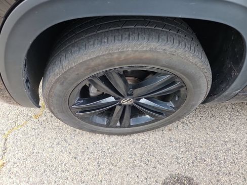 Used 2023 Volkswagen Atlas SEL R-Line AWD/4WD image 3