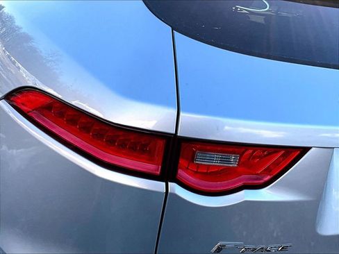 Used 2019 Jaguar F-PACE S image 28