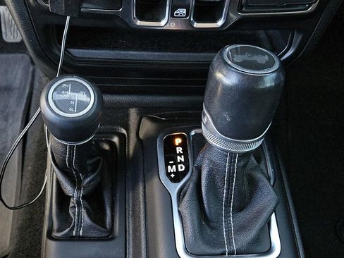 Used 2020 Jeep Wrangler Unlimited Sahara image 16