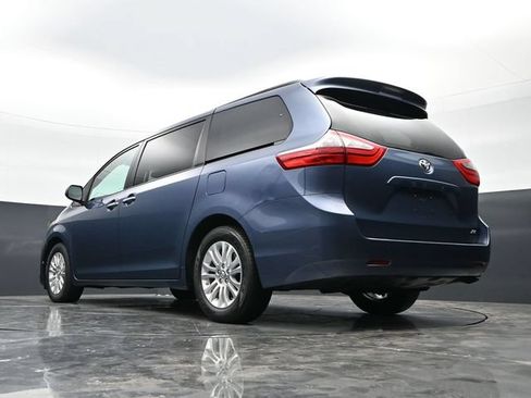 Used 2017 Toyota Sienna XLE FWD image 42
