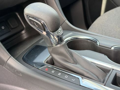 Used 2023 Chevrolet Equinox LT FWD image 36
