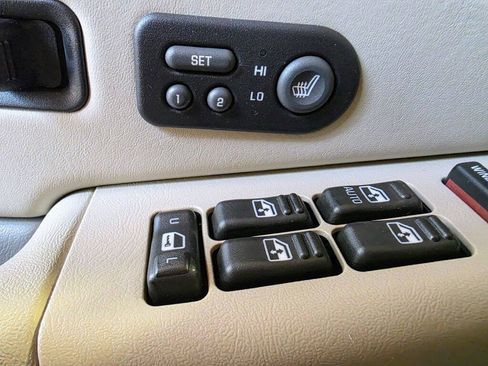 Used 2002 Chevrolet Suburban LT RWD image 15