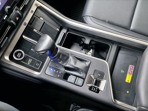 Used 2025 Lexus GX 550 w/ Accessory Package (2T) AWD/4WD image 16