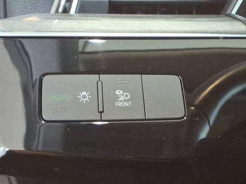 Used 2023 Audi e-tron Premium w/ Convenience Plus Package AWD/4WD image 11
