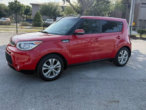 Used 2016 Kia Soul ! w/ Premium Package FWD image 2