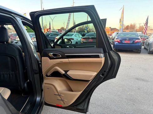 Used 2014 Porsche Cayenne AWD 4dr Manual image 8