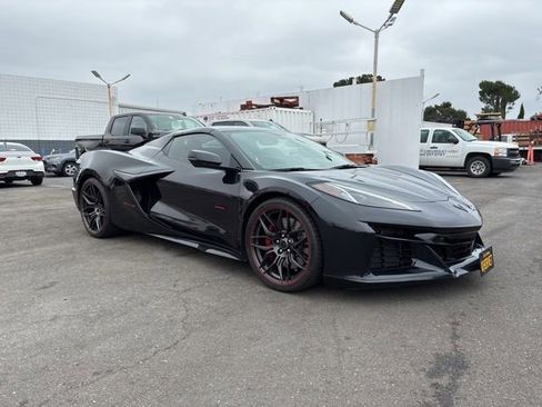 Used 2023 Chevrolet Corvette Z06 RWD image 2