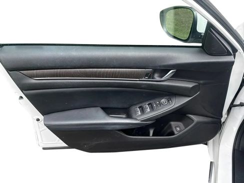 Used 2018 Honda Accord EX image 11