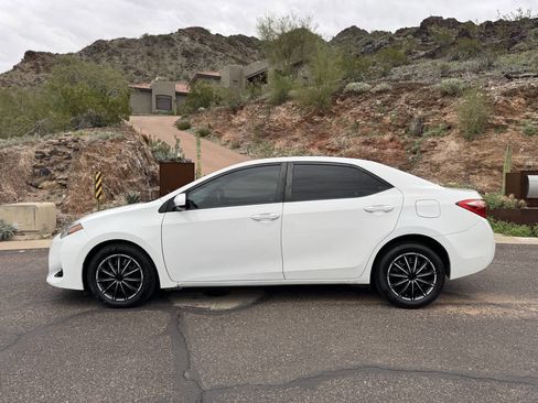 Used 2019 Toyota Corolla LE image 9