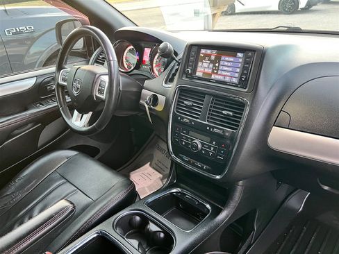 Used 2018 Dodge Grand Caravan GT image 19