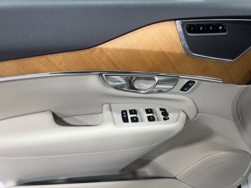 Used 2021 Volvo XC90 T6 Momentum w/ Climate Package image 18